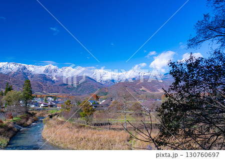 【秋素材】秋の白馬村・大出公園から見る三段紅葉の風景【長野県】 【秋素材】秋の白馬村・大出公園から見る三段紅葉の風景【長野県】 130760697