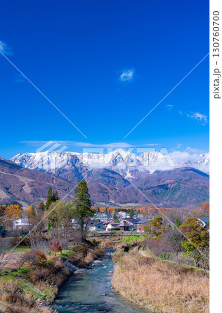 【秋素材】秋の白馬村・大出公園から見る三段紅葉の風景【長野県】 【秋素材】秋の白馬村・大出公園から見る三段紅葉の風景【長野県】 130760700