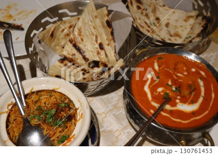 インドのビリヤニとカレー 130761453