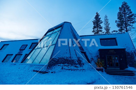 オーロラ鑑賞ができるガラスイグルー 130761546