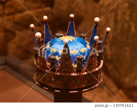 スウェーデン国王の王冠 130761621