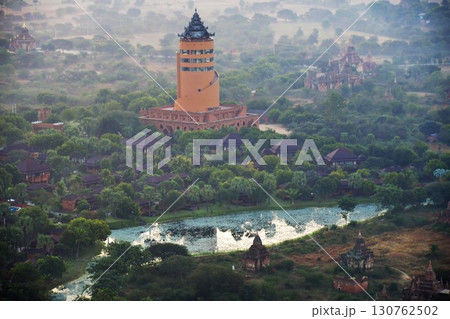 ミャンマー、バガン、熱気球からの眺め、バガン・ビューイング・タワー 130762502