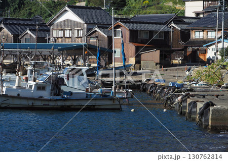 漁港と船 漁港と船 130762814