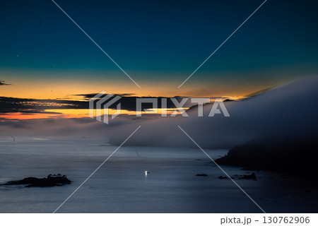 御待岬より龍宮城にせまる瀧雲 130762906