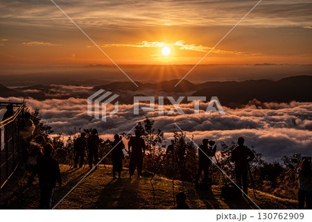 来日岳　魅せられる人達 130762909