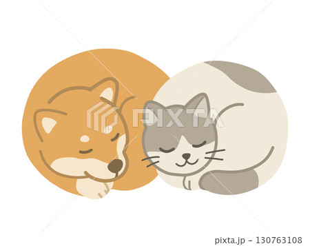 丸くなって幸せそうに眠る犬と猫のイラスト 130763108