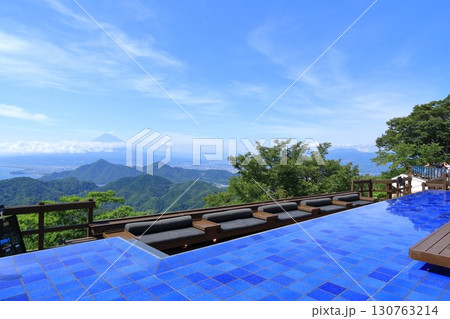 静岡県・伊豆の国市・碧テラスから眺める富士山 130763214