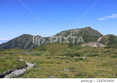 室堂から望む立山の絶景 室堂から望む立山の絶景 130763404