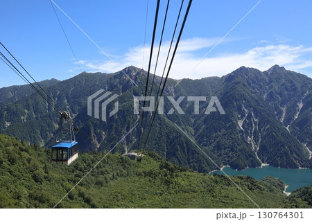 立山ロープウェイから望む立山・黒部湖の絶景 立山ロープウェイから望む立山・黒部湖の絶景 130764301