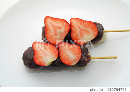 だんごとイチゴのスイーツ だんごとイチゴのスイーツ 130764721