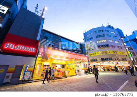 【東京都】5月・休日に新宿駅前の飲み屋街を散策 130765772
