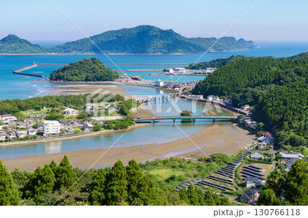 南郷城跡から望む目井津港と日南海岸 130766118