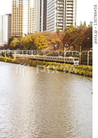 総武線の風景　（市ヶ谷駅ー四谷駅間） 130766458