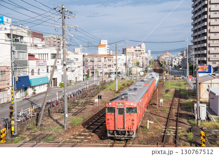 【高徳線】徳島駅へ到着する普通列車 【高徳線】徳島駅へ到着する普通列車 130767512
