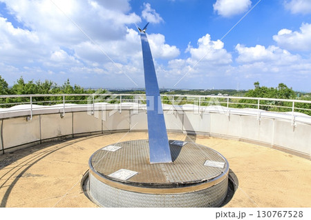 みよし市、三好丘緑地の浮き雲の桟橋から眺めるみよし市街地の風景 みよし市、三好丘緑地の浮き雲の桟橋から眺めるみよし市街地の風景 130767528