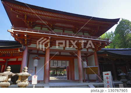 奈良県にある世界遺産 春日大社の楼門 130767905