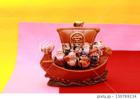 宝船と招き猫 宝船と招き猫 130769134