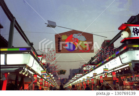 1999年1月の浅草仲見世商店街 1999年1月の浅草仲見世商店街 130769139