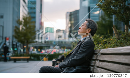 失業の孤独感を漂わせるリアルな写真 130770247