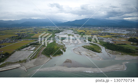 9月中旬雨が降り出す前の黒部川河口上空から見た周囲の様子 9月中旬雨が降り出す前の黒部川河口上空から見た周囲の様子 130770714