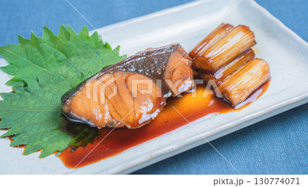 鰤の照り焼き 和食の定番料理 130774071