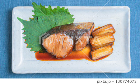 鰤の照り焼き 和食の定番料理 130774075