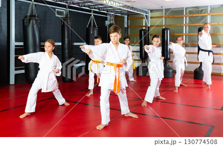 Young boys and girls in kimono doing kata 130774508