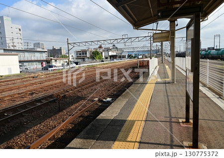 四日市駅(伊勢鉄道)のプラットホーム 四日市駅(伊勢鉄道)のプラットホーム 130775372