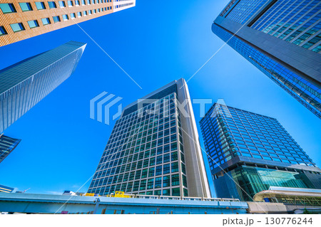 日本の東京都市景観 汐留のビジネス街やゆりかもめの電車、汐留駅(画面右)などを望む=15日 日本の東京都市景観 汐留のビジネス街やゆりかもめの電車、汐留駅(画面右)などを望む=15日 130776244