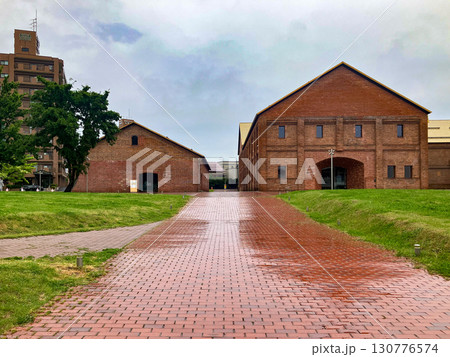 雨の弘前れんが倉庫美術館 130776574
