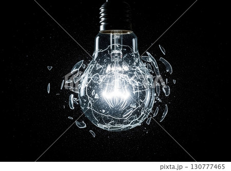 Exploding light bulb with a glowing filament...のイラスト素材 [130777465] - PIXTA