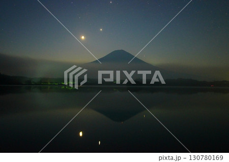 月 金星 木星と富士/静岡県富士宮市 田貫湖 月 金星 木星と富士/静岡県富士宮市 田貫湖 130780169
