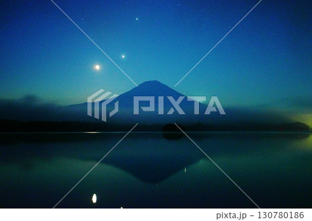 月 金星 木星と富士/静岡県富士宮市 田貫湖 月 金星 木星と富士/静岡県富士宮市 田貫湖 130780186