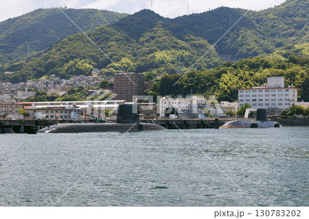 呉湾、潜水艦と自衛艦 130783202