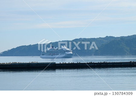 宮古港の朝 豪華客船飛鳥Ⅲ入港 130784309