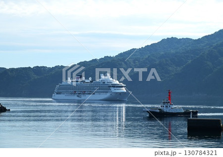 宮古港の朝 豪華客船飛鳥Ⅲ入港 宮古港の朝 豪華客船飛鳥Ⅲ入港 130784321