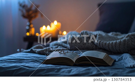 夜の読書・おしゃれなベッドルーム 130784353