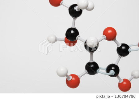 ビタミンCの分子モデル 130784786