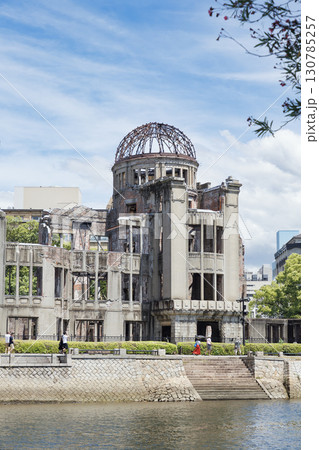 旧太田川超しに見る原爆ドーム 130785257