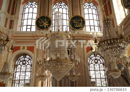 トルコ イスタンブール オルタキョイ・モスクの内装 トルコ イスタンブール オルタキョイ・モスクの内装 130786633