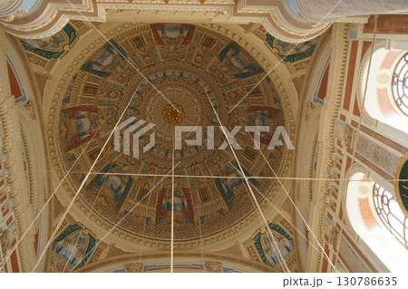 トルコ イスタンブール オルタキョイ・モスクのドーム天井 トルコ イスタンブール オルタキョイ・モスクのドーム天井 130786635