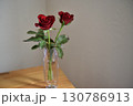 花瓶の花　薔薇 130786913