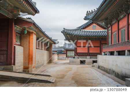Traditional Courtyard Architecture at Gyeongbokgung Palace, Seoul, South Korea 130788049