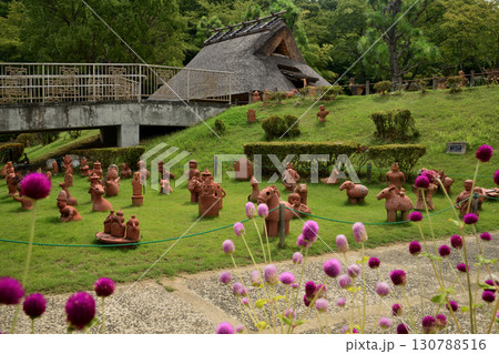 紀伊風土記の丘(はにわ・竪穴住居)　【和歌山県和歌山市】 130788516