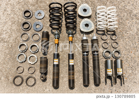 車の足回り分解 130789805