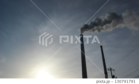 『エントツの煙 大気汚染 』SDGs地球環境 コンビナート工場汚染 『エントツの煙 大気汚染 』SDGs地球環境 コンビナート工場汚染 130791791