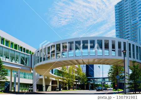 「BiVi新さっぽろ」高層マンションと「アクティブリンク」円形の空中歩廊「ビビッドカラー」 「BiVi新さっぽろ」高層マンションと「アクティブリンク」円形の空中歩廊「ビビッドカラー」 130791981