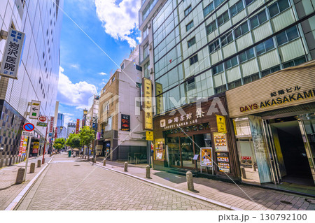 日本の東京都市景観 エスプラナード赤坂の愛称で親しまれている区道や商店街などを望む 日本の東京都市景観 エスプラナード赤坂の愛称で親しまれている区道や商店街などを望む 130792100