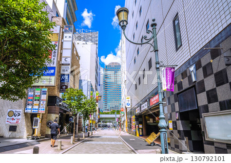 日本の東京都市景観 エスプラナード赤坂の愛称で親しまれている区道や商店街などを望む 日本の東京都市景観 エスプラナード赤坂の愛称で親しまれている区道や商店街などを望む 130792101