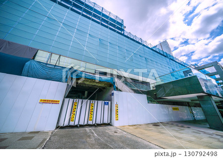 日本の東京都市景観 赤坂見附駅前。東急不動産赤坂ビル解体・建替計画既存建物解体工事などを望む 日本の東京都市景観 赤坂見附駅前。東急不動産赤坂ビル解体・建替計画既存建物解体工事などを望む 130792498